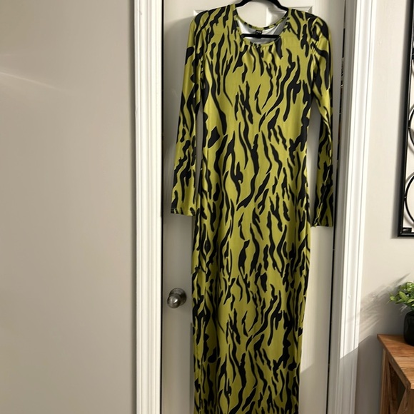 SHEIN Dresses & Skirts - Green and black ankle length dress